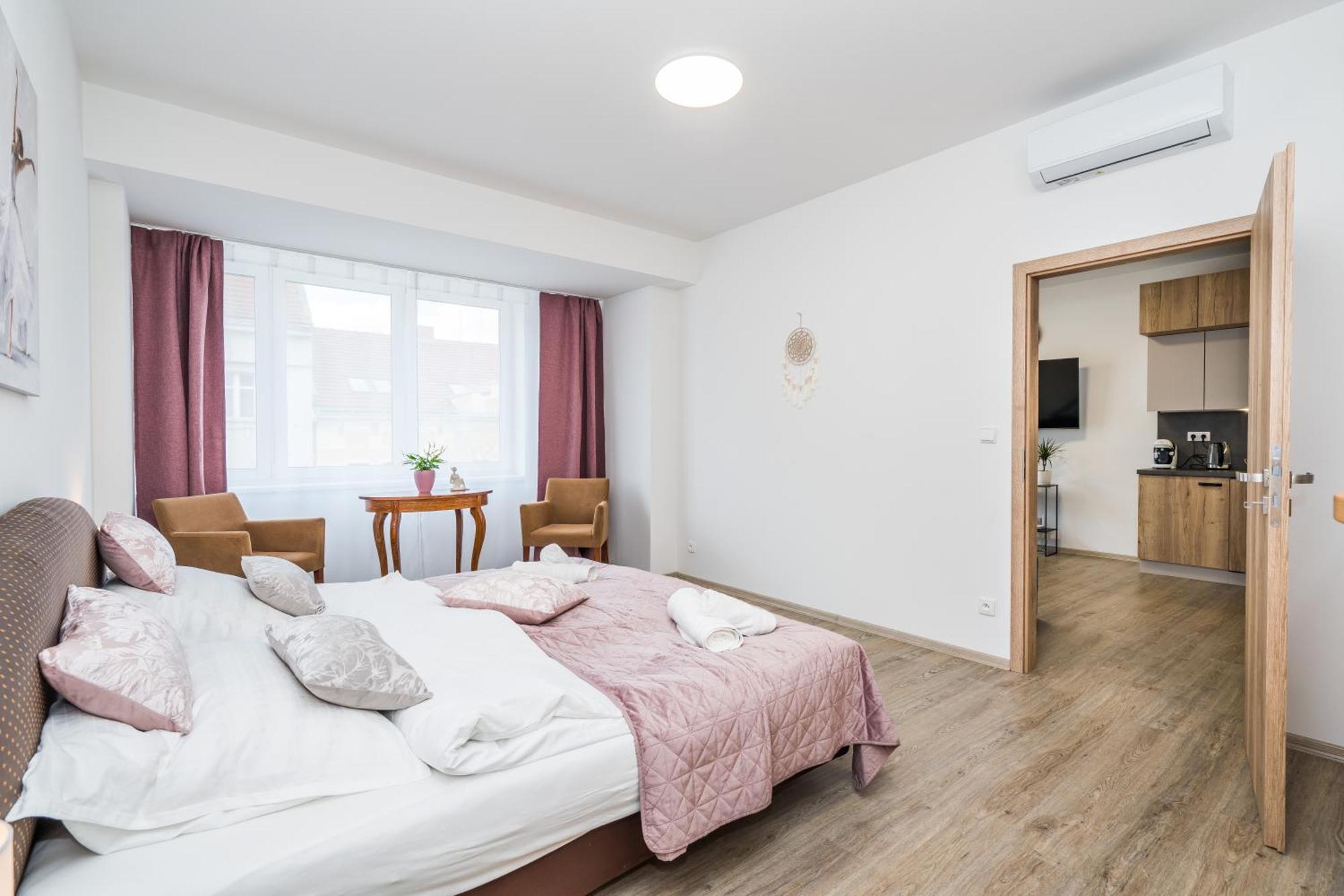 Perla Hradce 202 Apartman Hradec Králové Kültér fotó